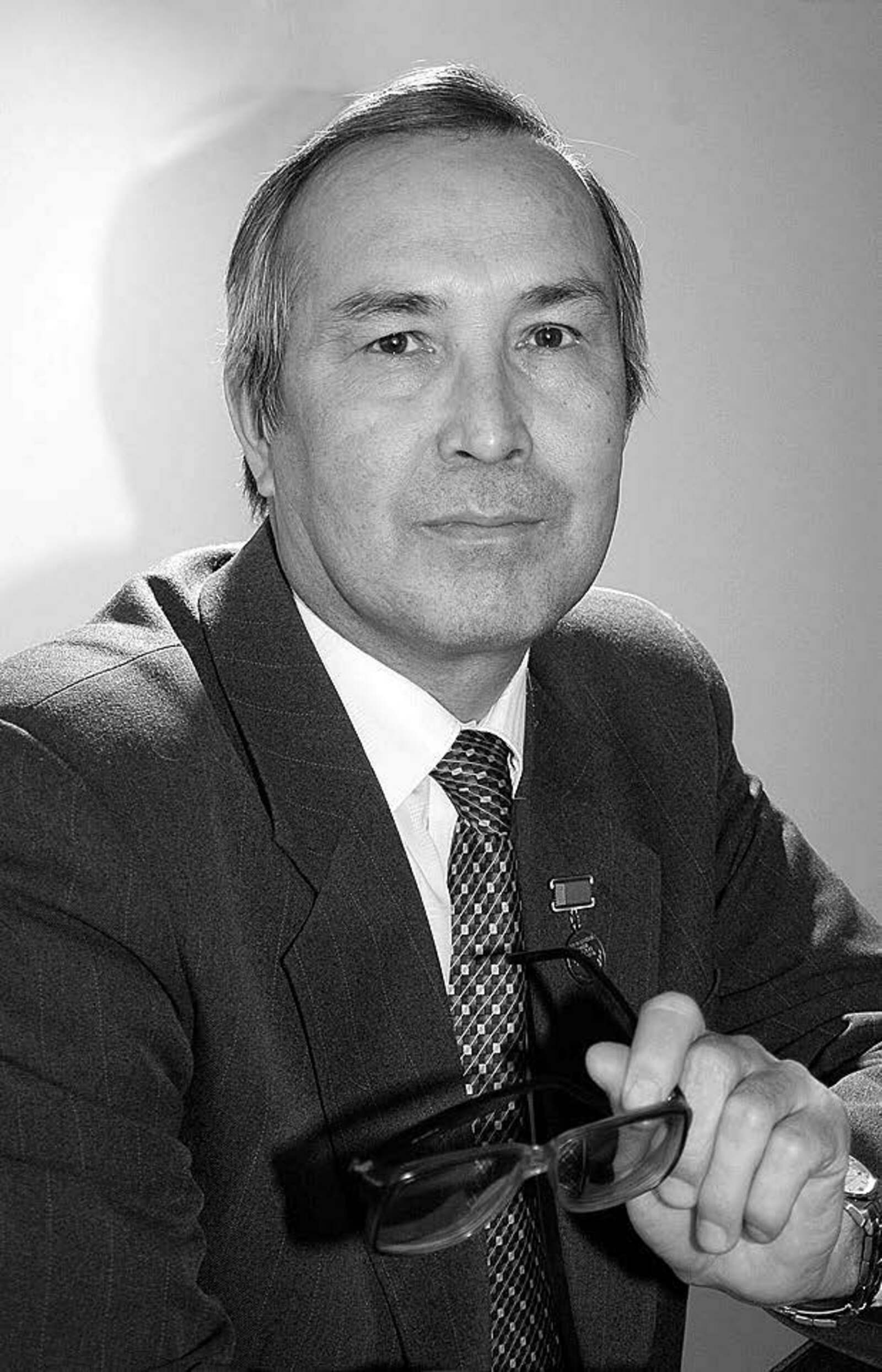 Киң колачлы, тирән фикерле