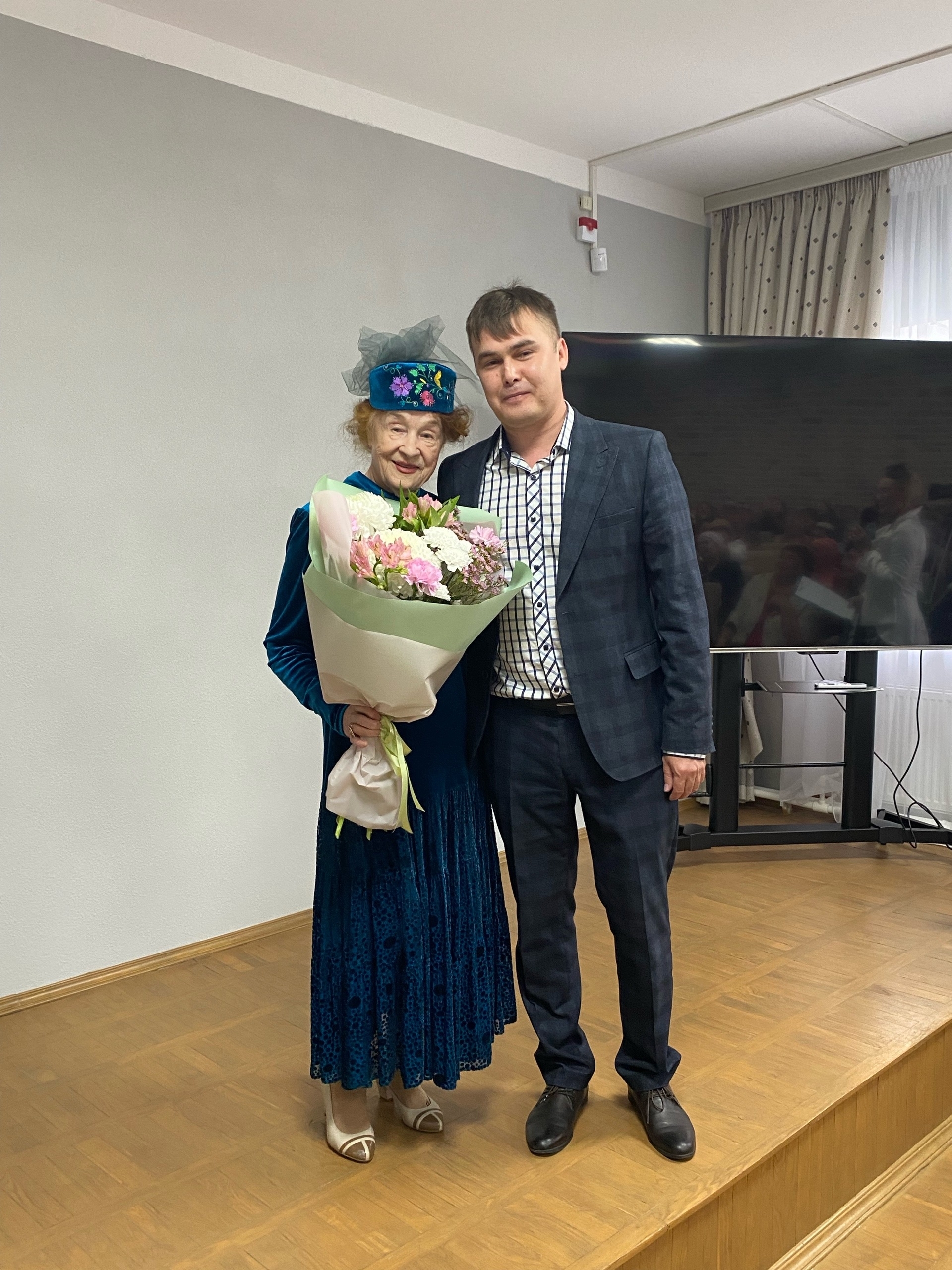 “Җырлар белән генә яшим мин!”