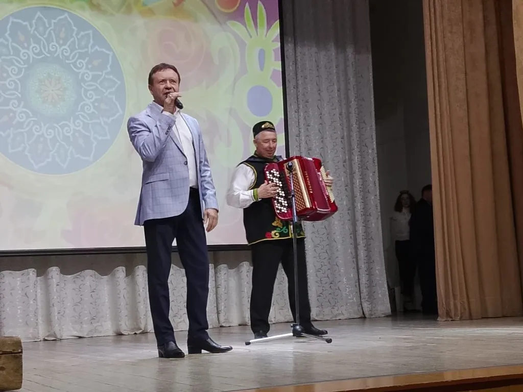 “Милләтем, рәхмәт сиңа, шатлык бүләк иттең миңа!”