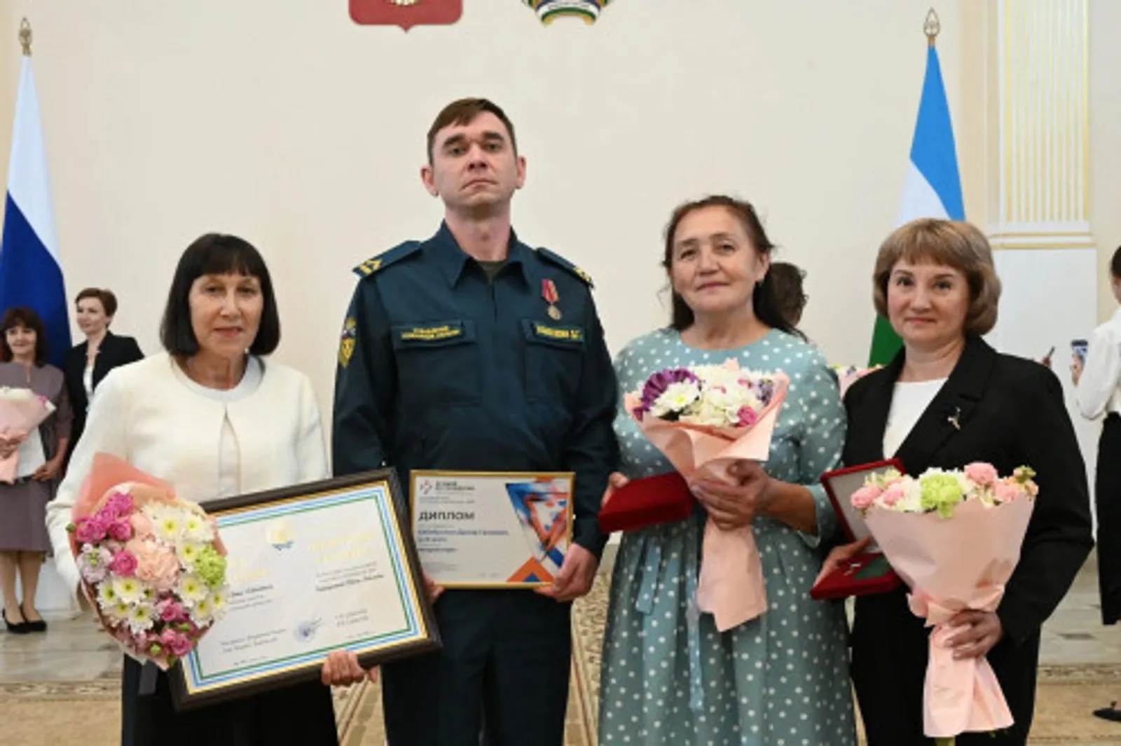 Социаль хезмәткәрләр бүләкләнде