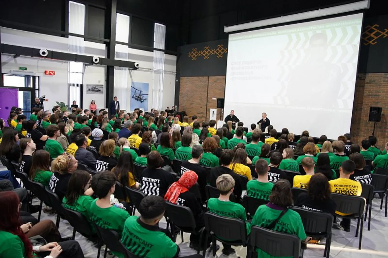 Радий Хәбиров «Профессионаллар» белән очрашты