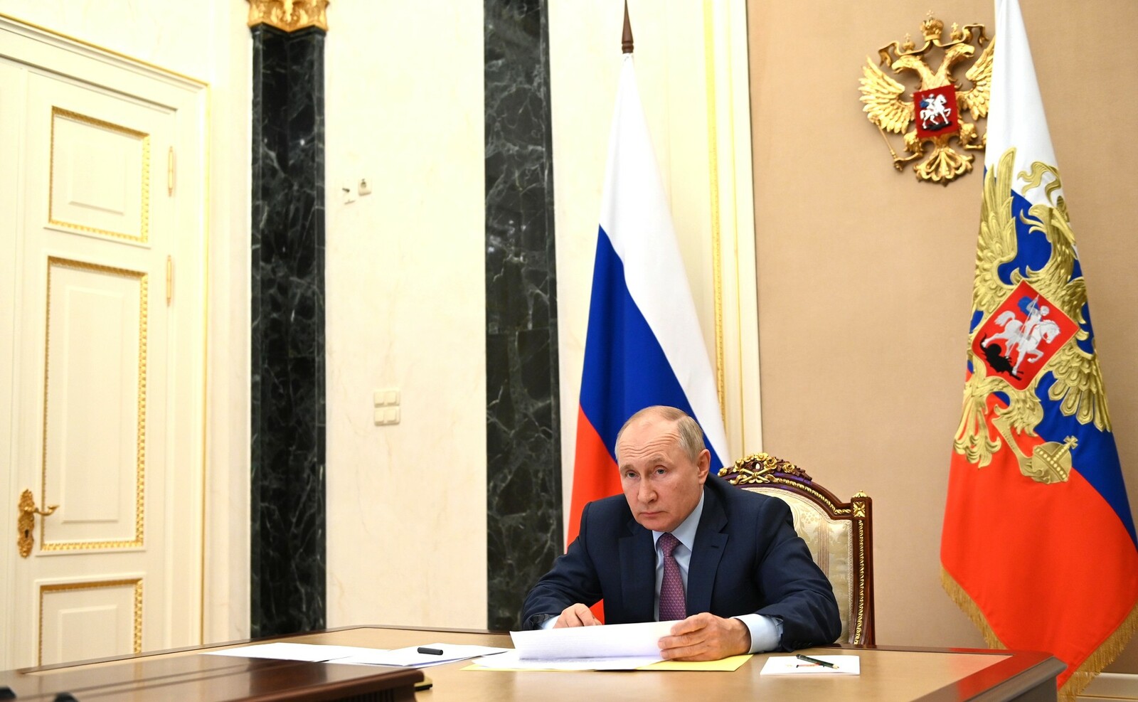 Владимир Путин Үзбәкстан Президенты белән телефоннан сөйләште