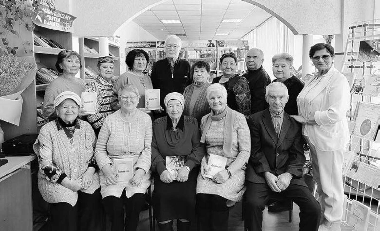 Илһам килсә күңелемә, кулыма каләм алам…