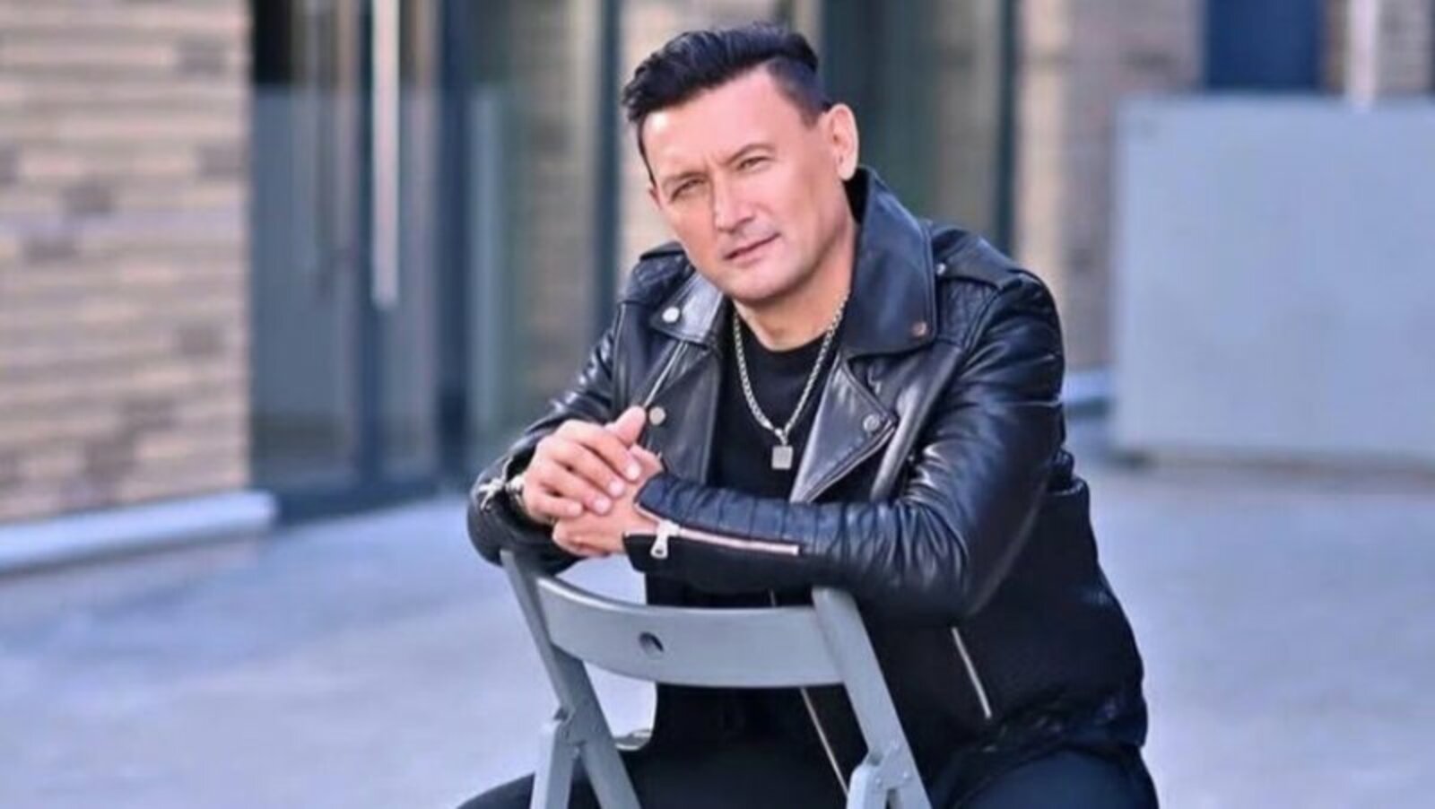 "Үз бүлмәңдә бикләнеп утырырга ярамый"