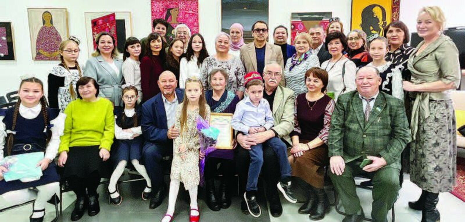 Шигырьләре үзеннән-үзе ятланып тора