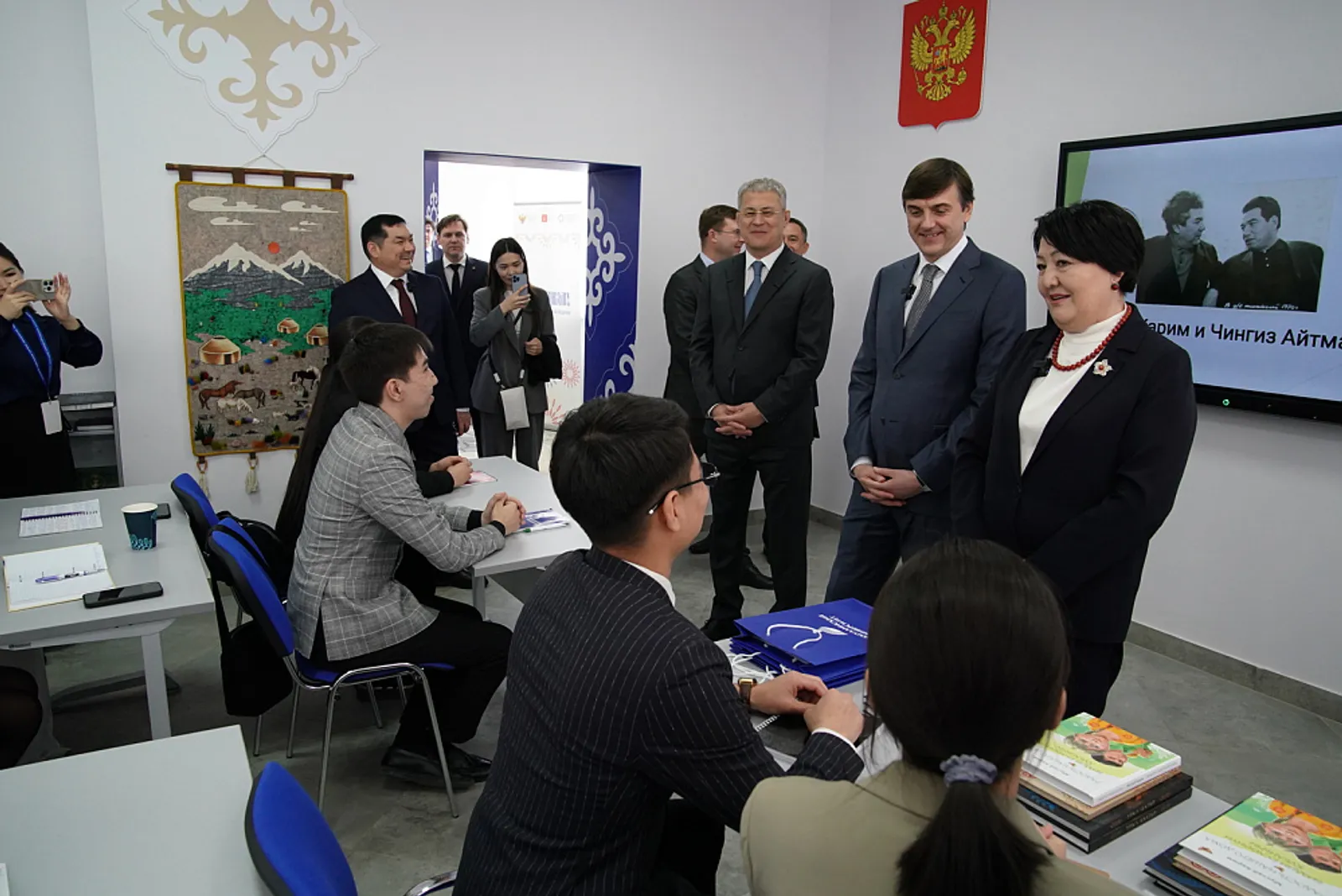 Безне уртак мәдәният һәм тел бәйли