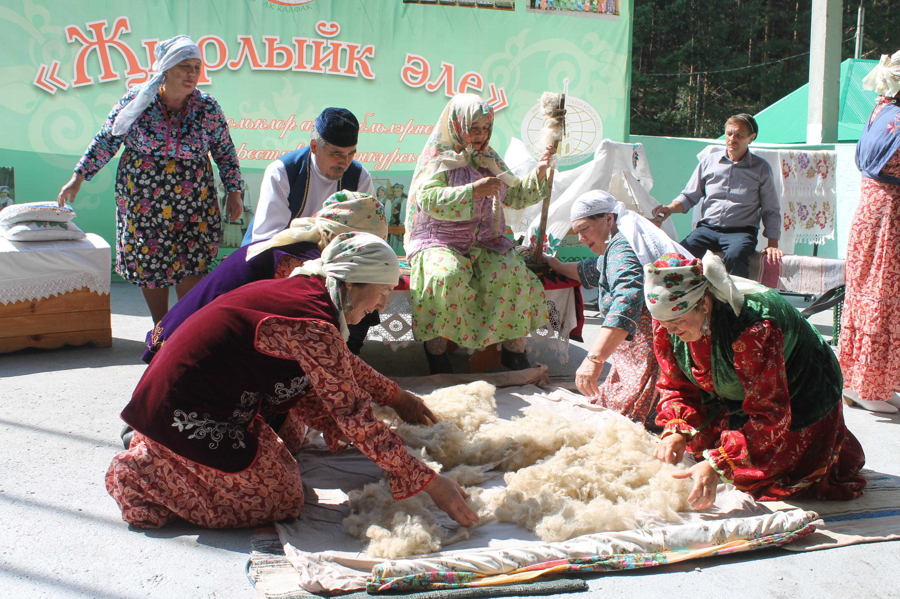 “Җырлыйк әле!” җырлатты да, биетте дә!