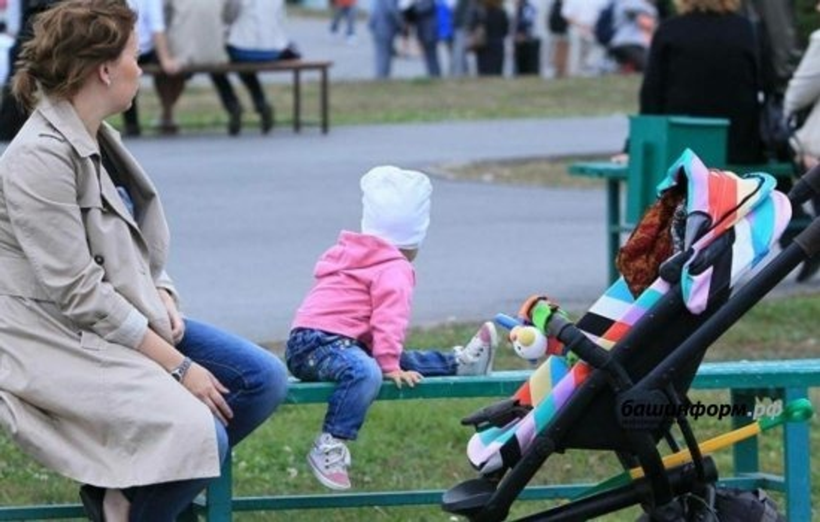 "Өстәлне себереп кенә төшерде..."