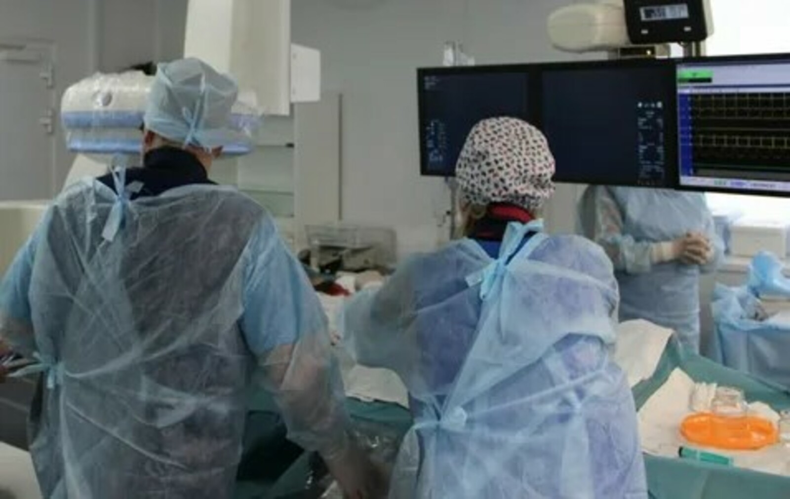 "Аягымны селкетеп, лампочкада утырдым..."