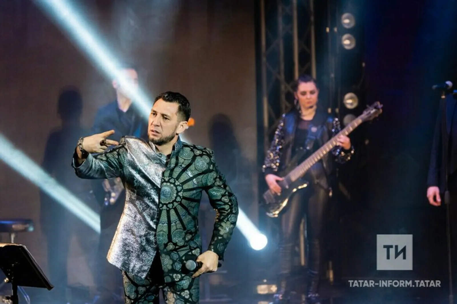 "Ничә кыз чират тора..."