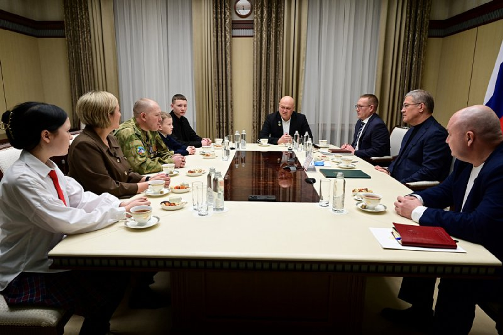 Радий Хәбиров яугир Рөстәм Сафин белән күреште