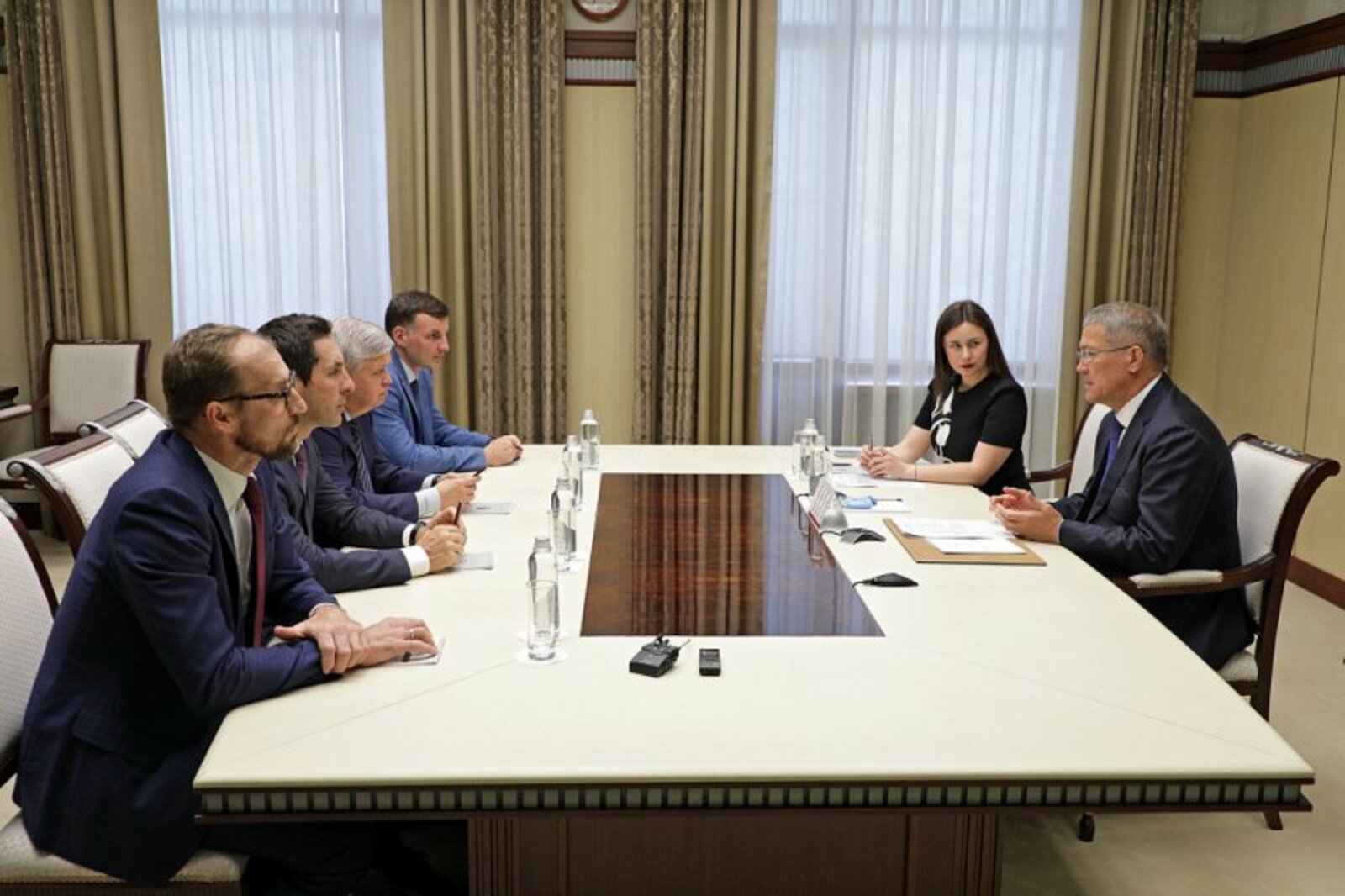 Чит илдәге сәүдә вәкилләре белән эшлекле очрашу узды