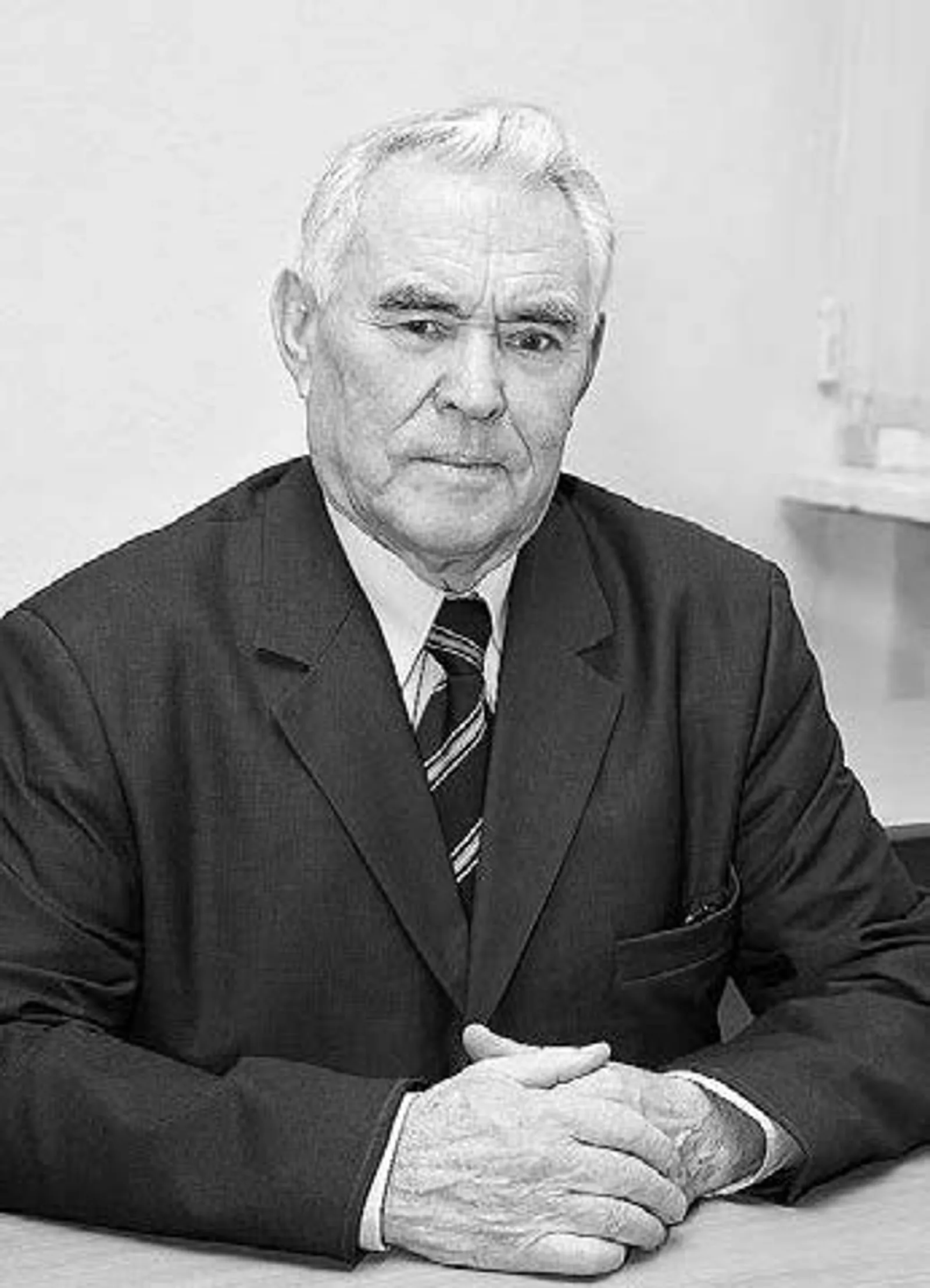 “Абзый ничек яшәп ята?”