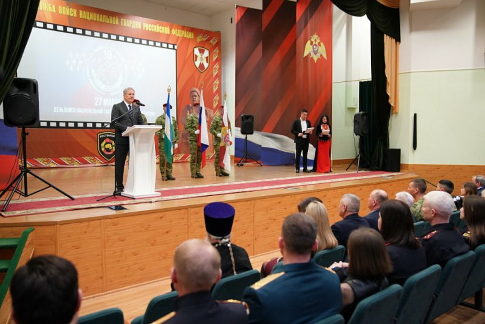 Радий Хәбиров "Росгвардия"не бәйрәм белән котлады