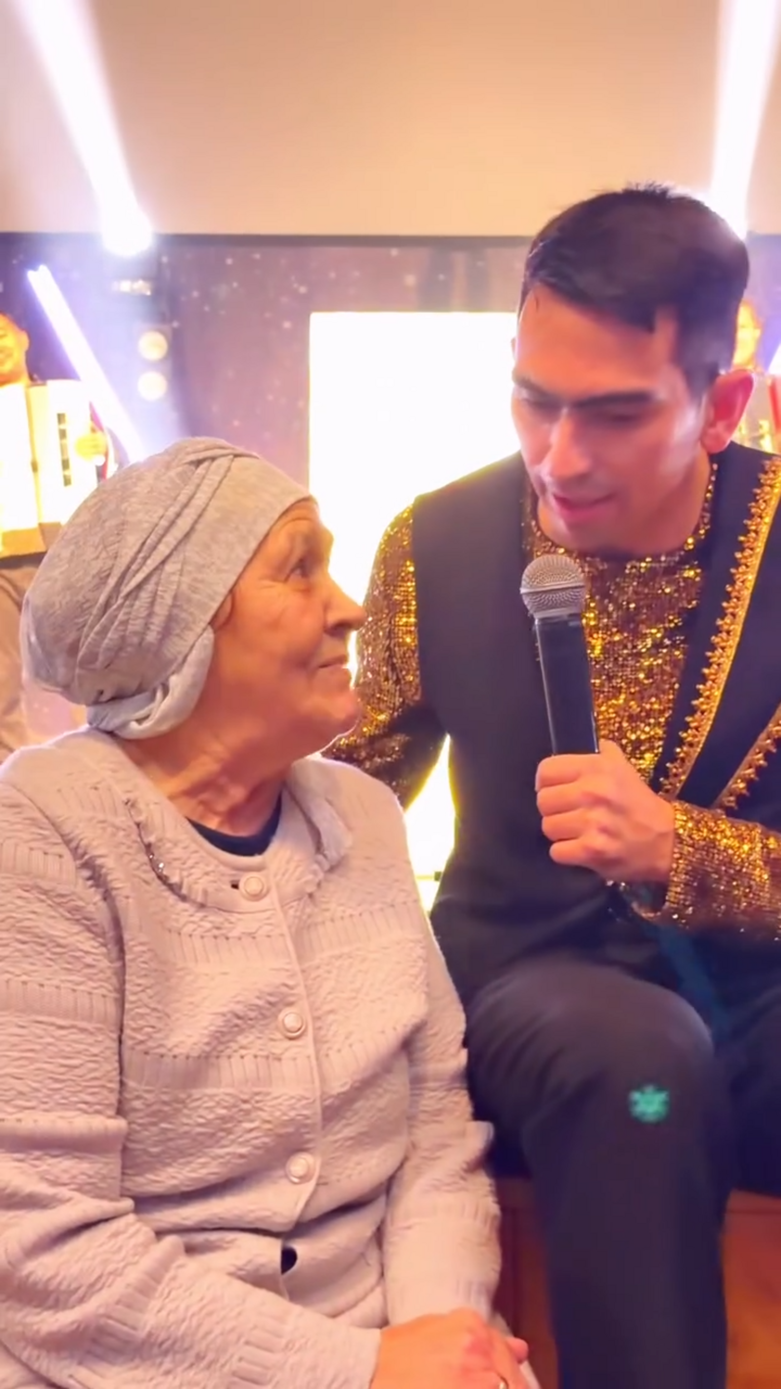 Шәрәпҗан концертта әбиен очраткан