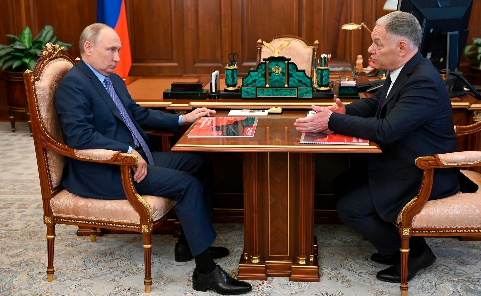 Владимир Путин "Автодор" идарәсе рәисе белән очрашты