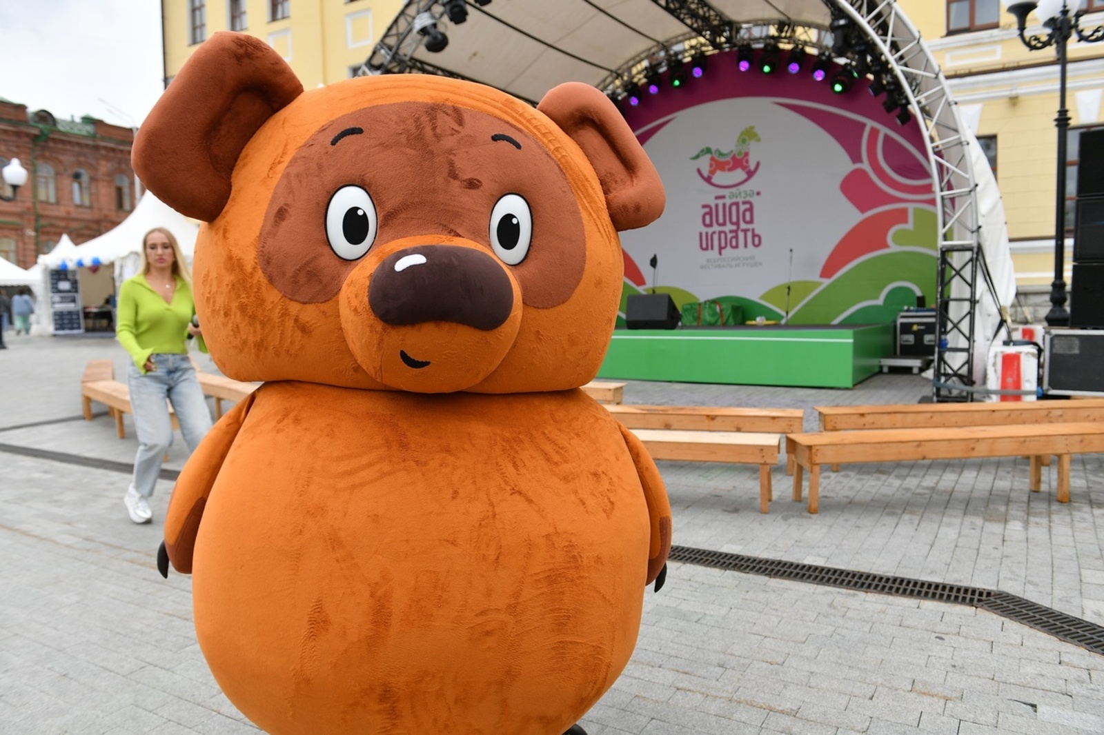 Рухи күтәрелештә без