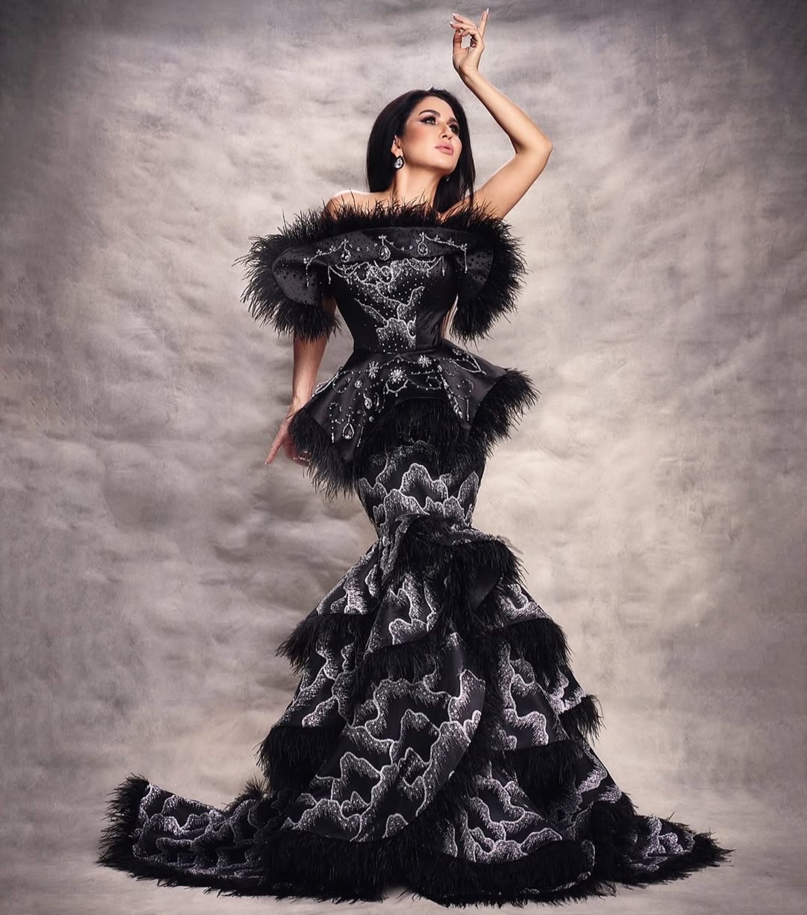 100 метр тәвә кошы каурыйлары