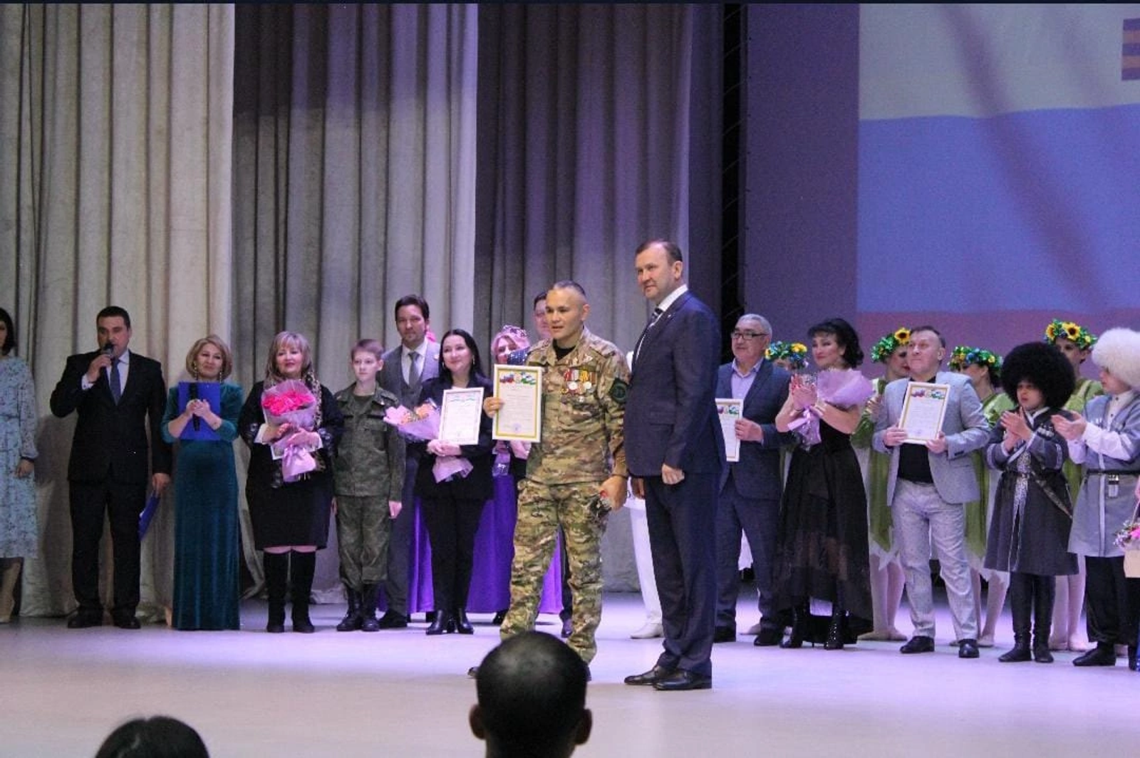 Җыр белән дә, акча белән дә!