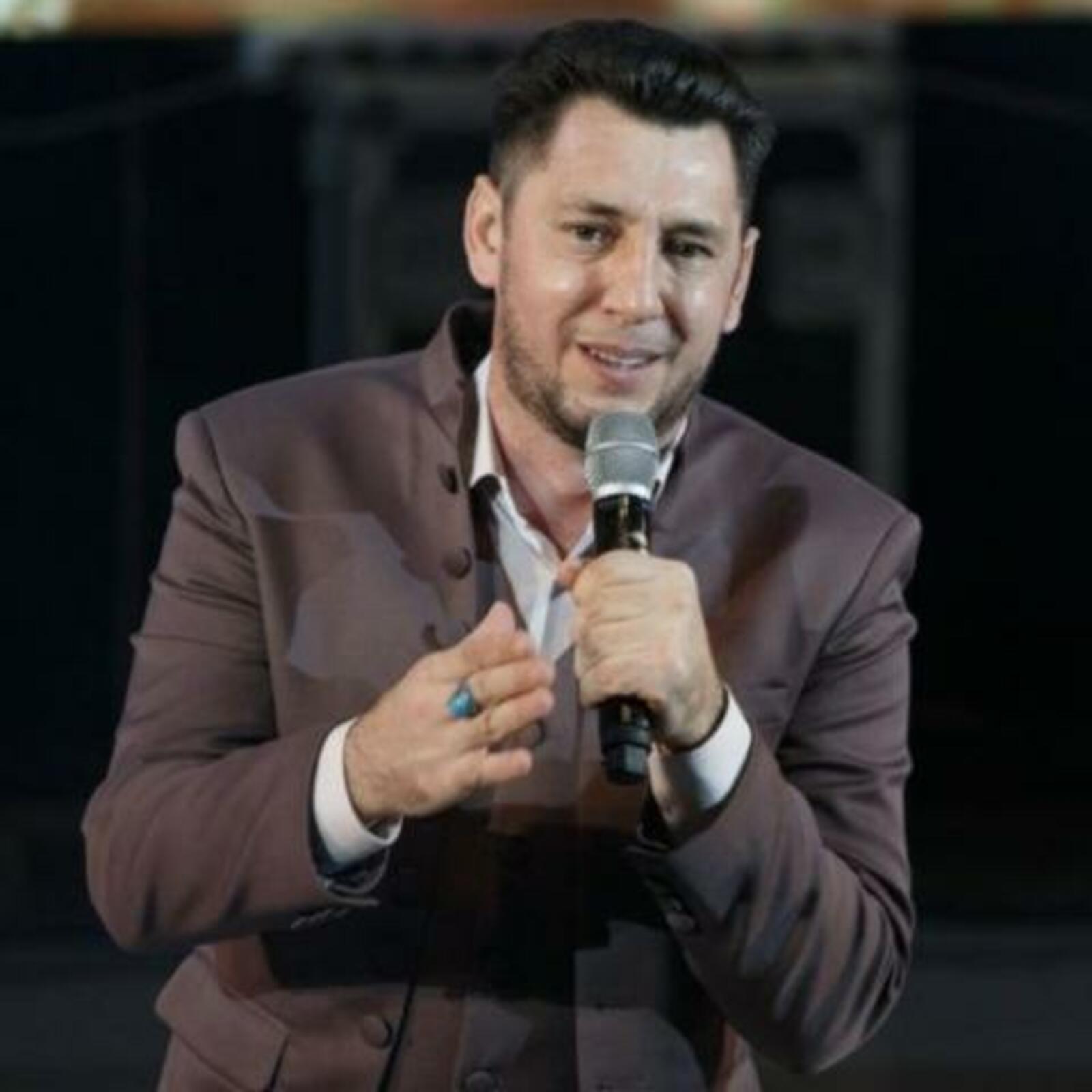 "Беркайчан да микрофон тотмаячакмын"