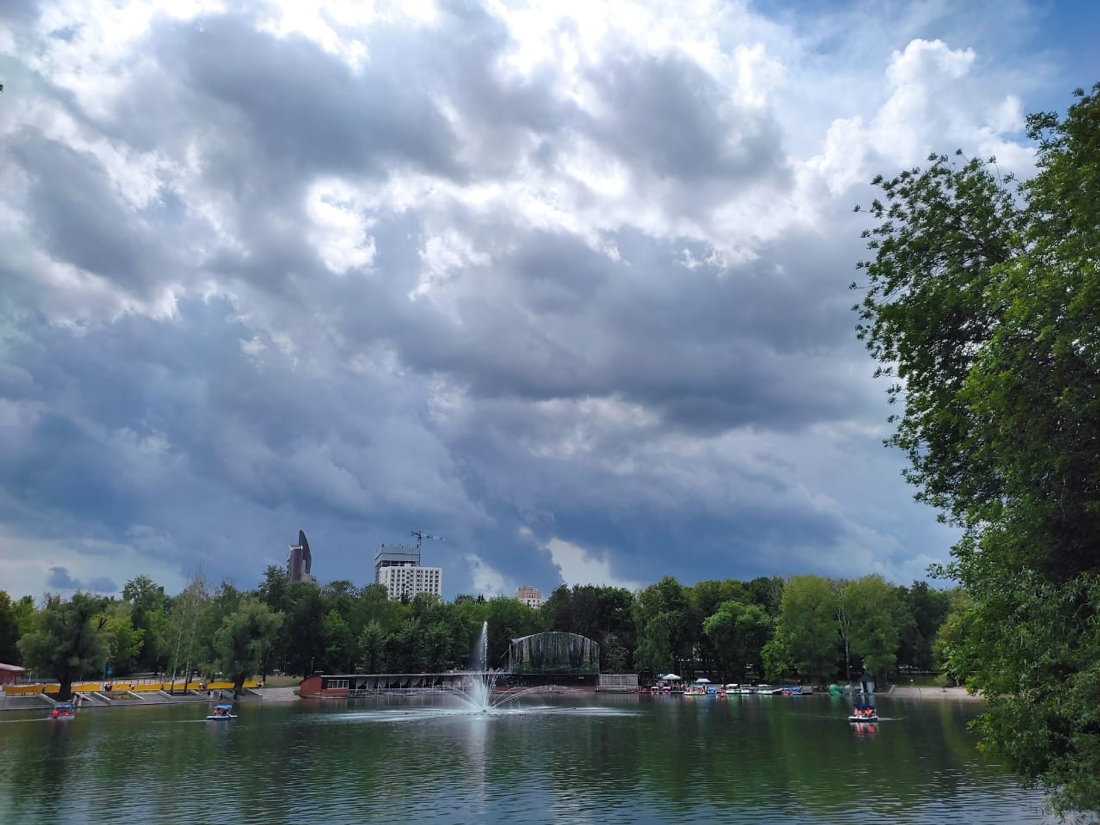 Бүген кычкырып көлмәгез, утын да ярмагыз...