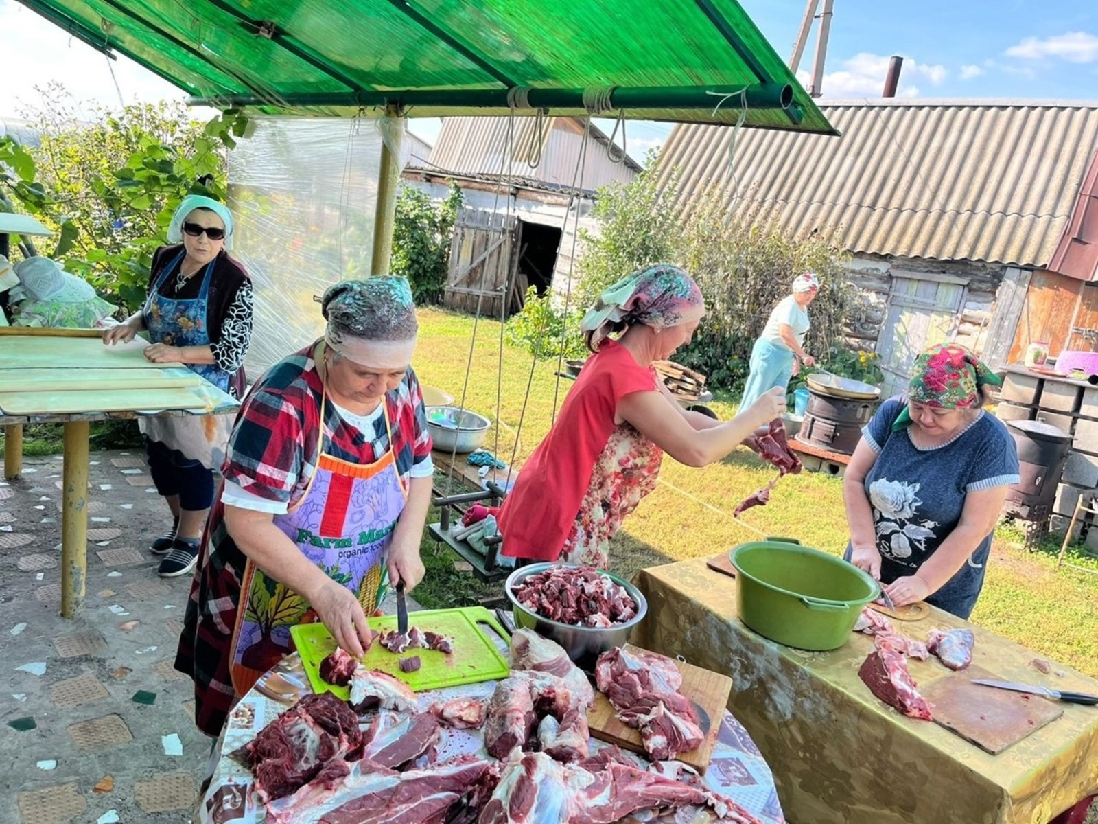 СВО зонасына 200 банка тушенка җибәргән