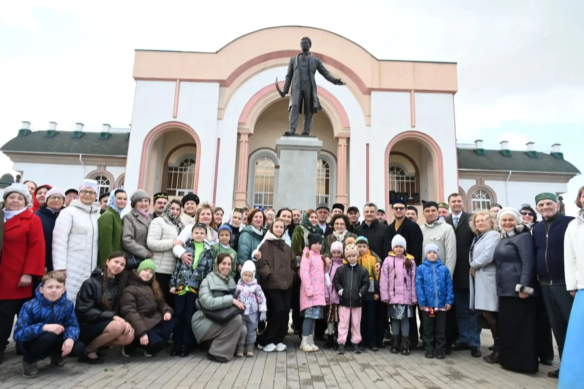 Бар бер ямь бүген...