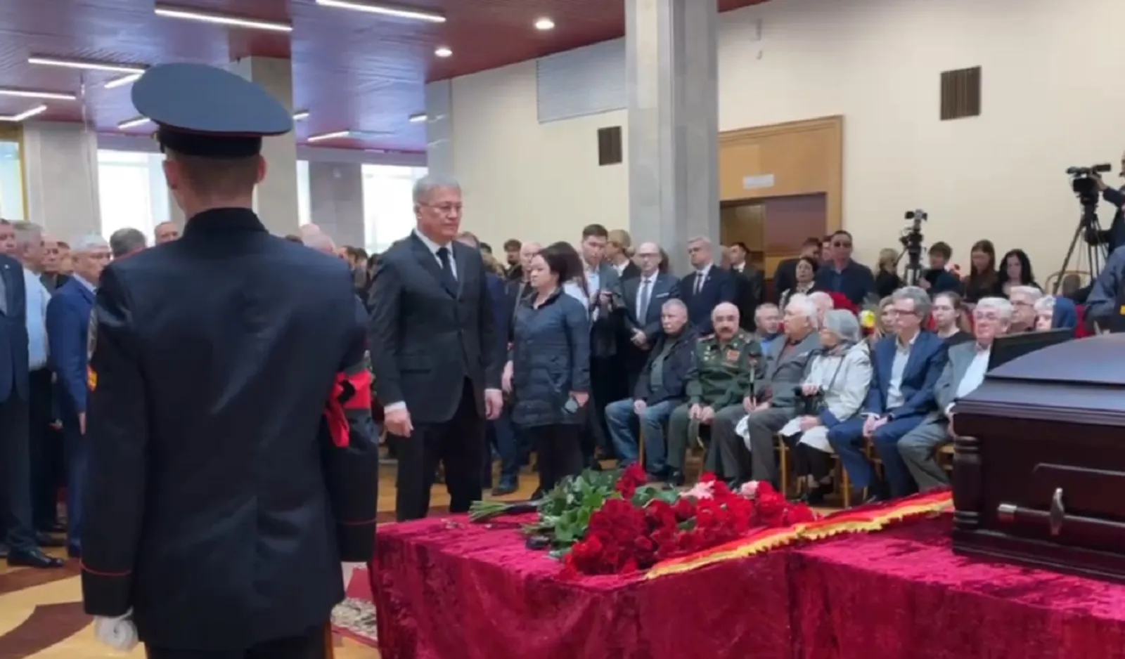 Республика Константин Толкачев белән хушлашты