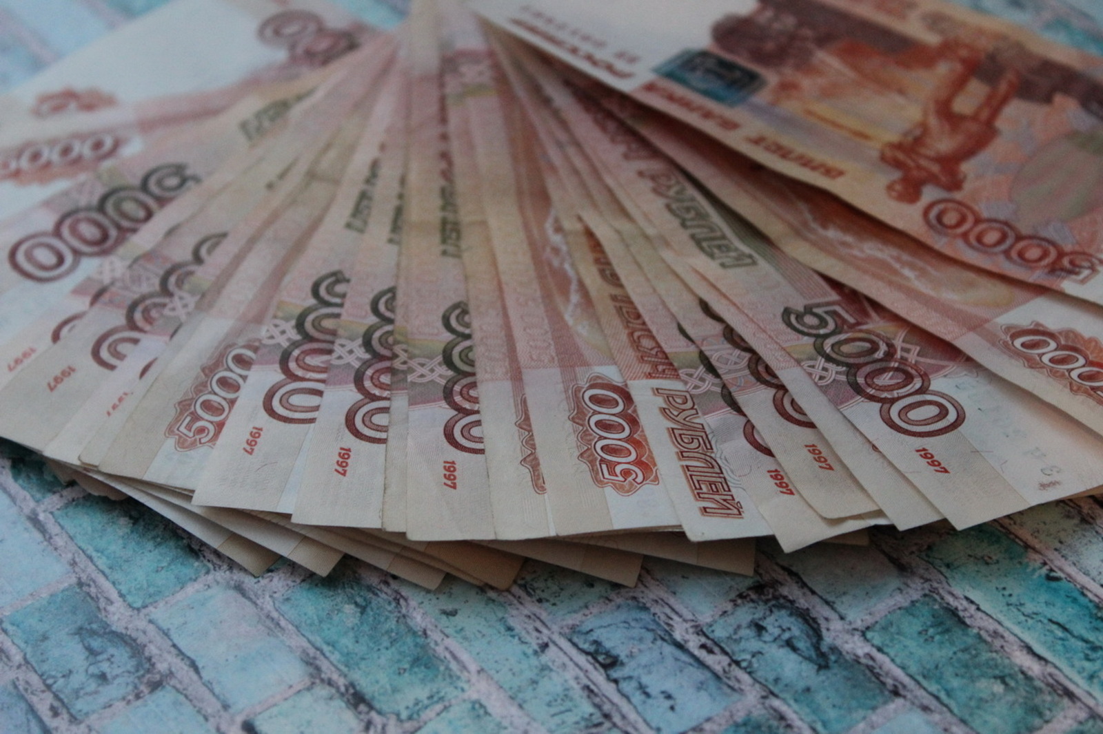 "Кызлар, үзегез акча эшләгез!"