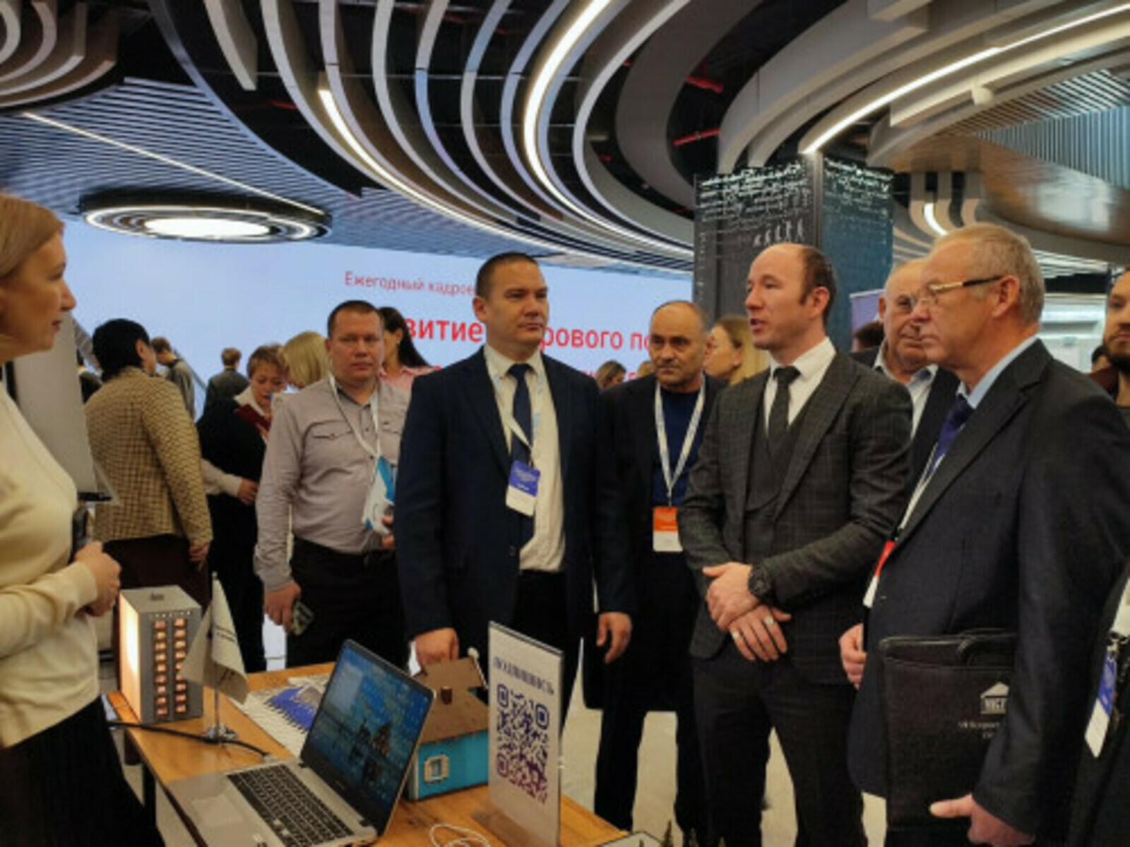 Яшь кадрларны үстерүгә игътибарны көчәйтеп