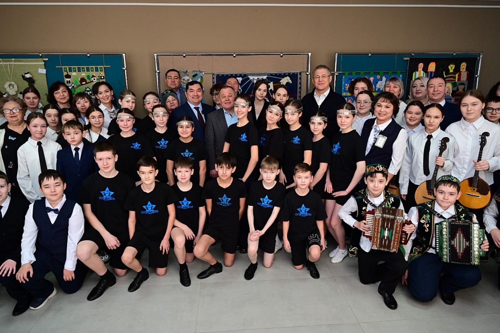 Радий Хәбиров Яңавылда балалар сәнгать мәктәбендә булды