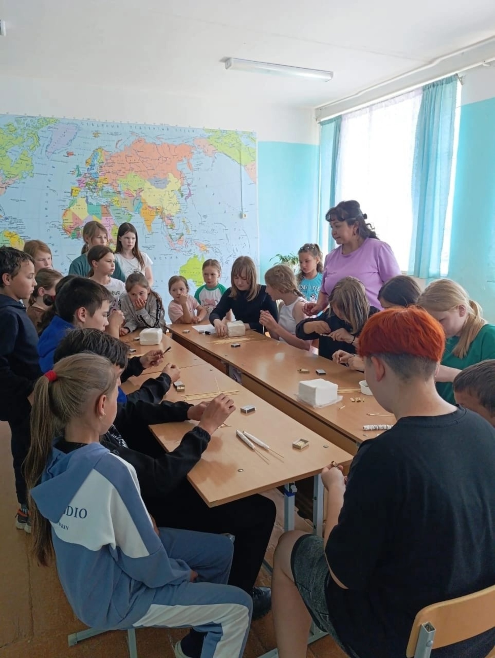 Балалар үз өлешен кертә