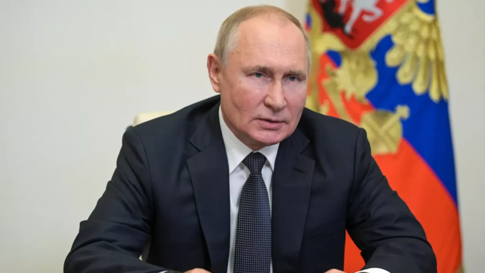 Путин мәктәп укучысын бүләкләде