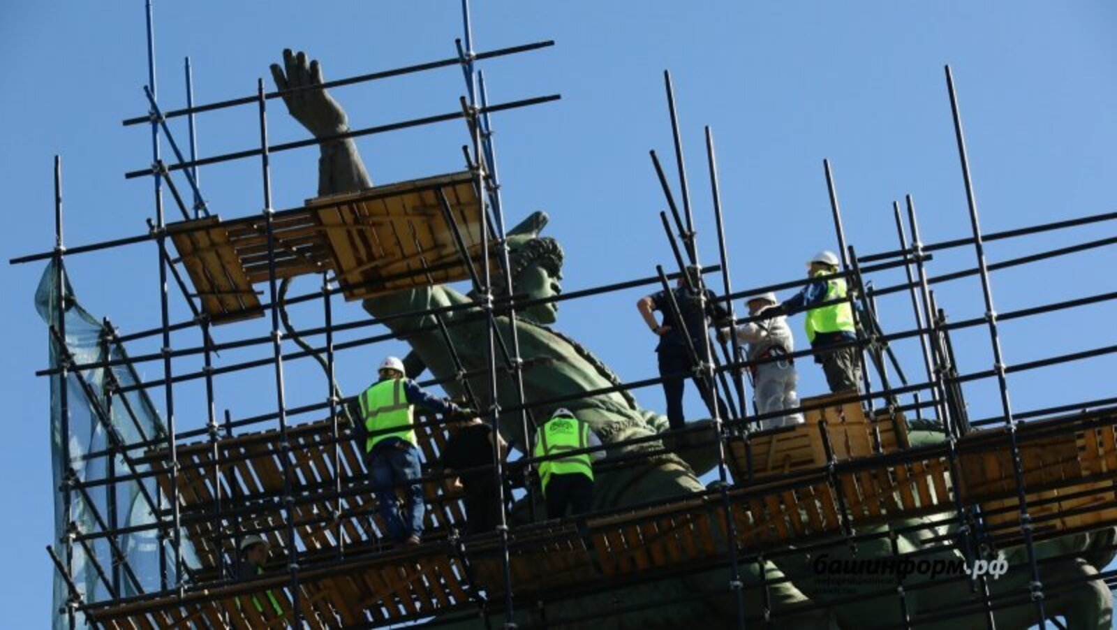 Салават Юлаев һәйкәле реставрацияләүгә китте