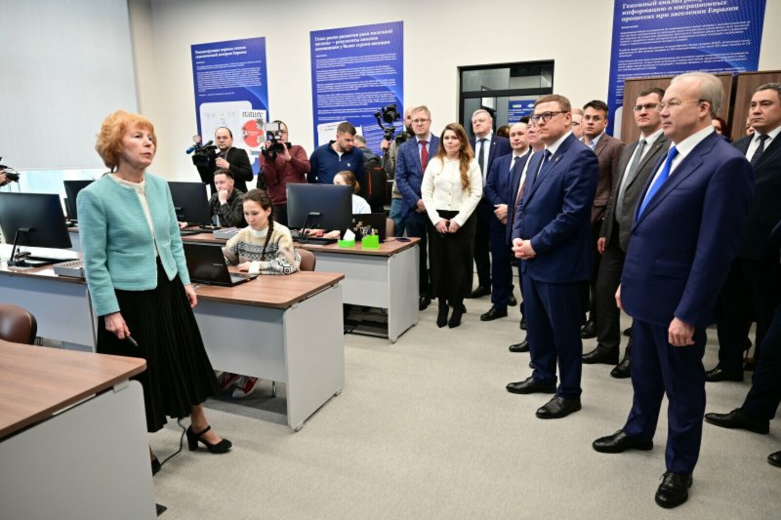 Андрей Назаров вузара кампусның геном үзәген күрсәтте