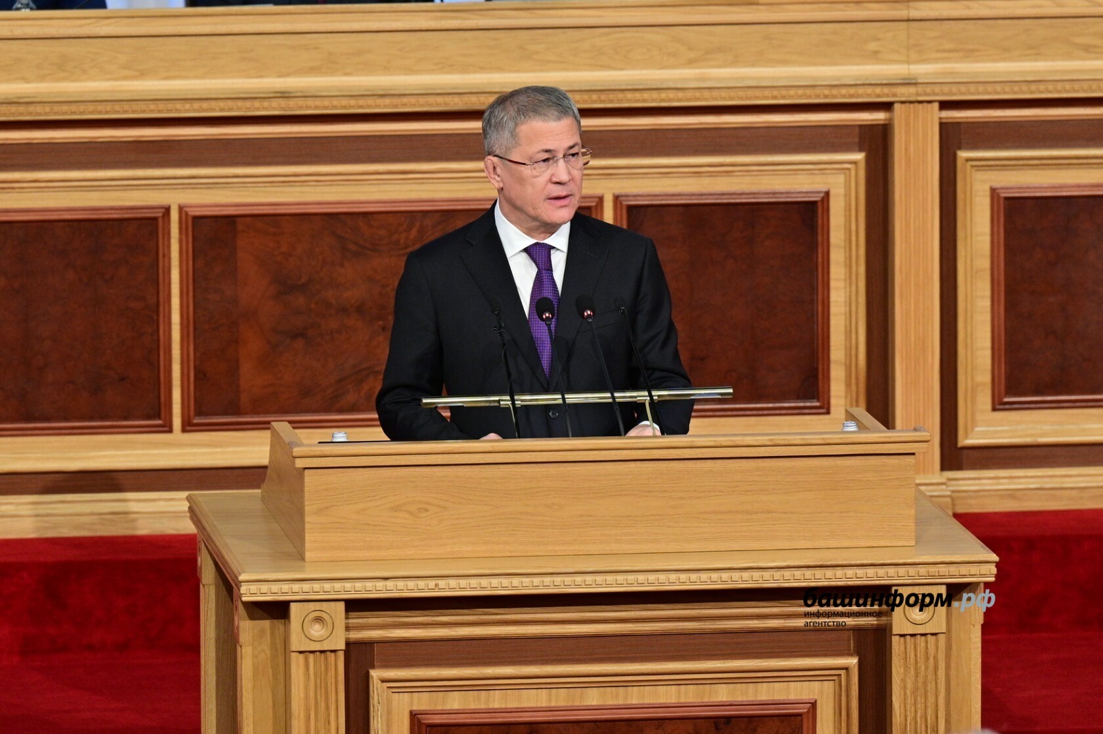 Радий Хәбиров Юллама белән мөрәҗәгать итә