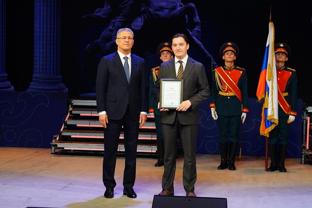 Стәрлетамак шәһәре хакимияте матбугат хезмәте Төбәк җитәкчесе СВО сугышчыларына һәм аларның гаиләләренә ярдәм итүгә иң зур өлеш керткән өчен Стәрлетамак бүләкләнде.