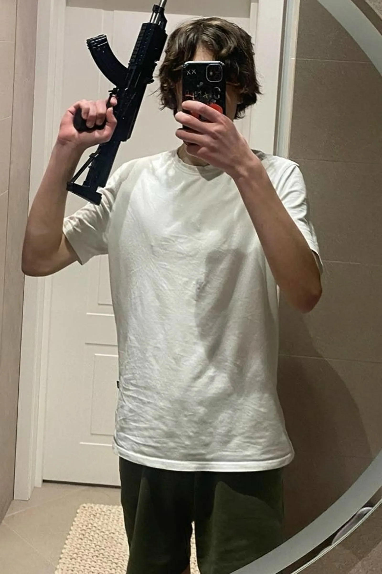 Үсмерләргә уенчык корал сатмаска!