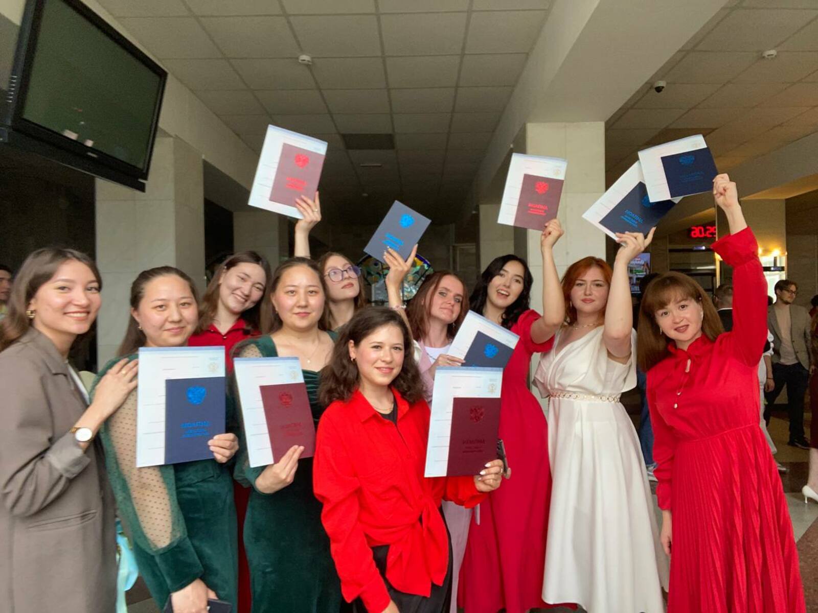 Бүген - Русия студентлары көне