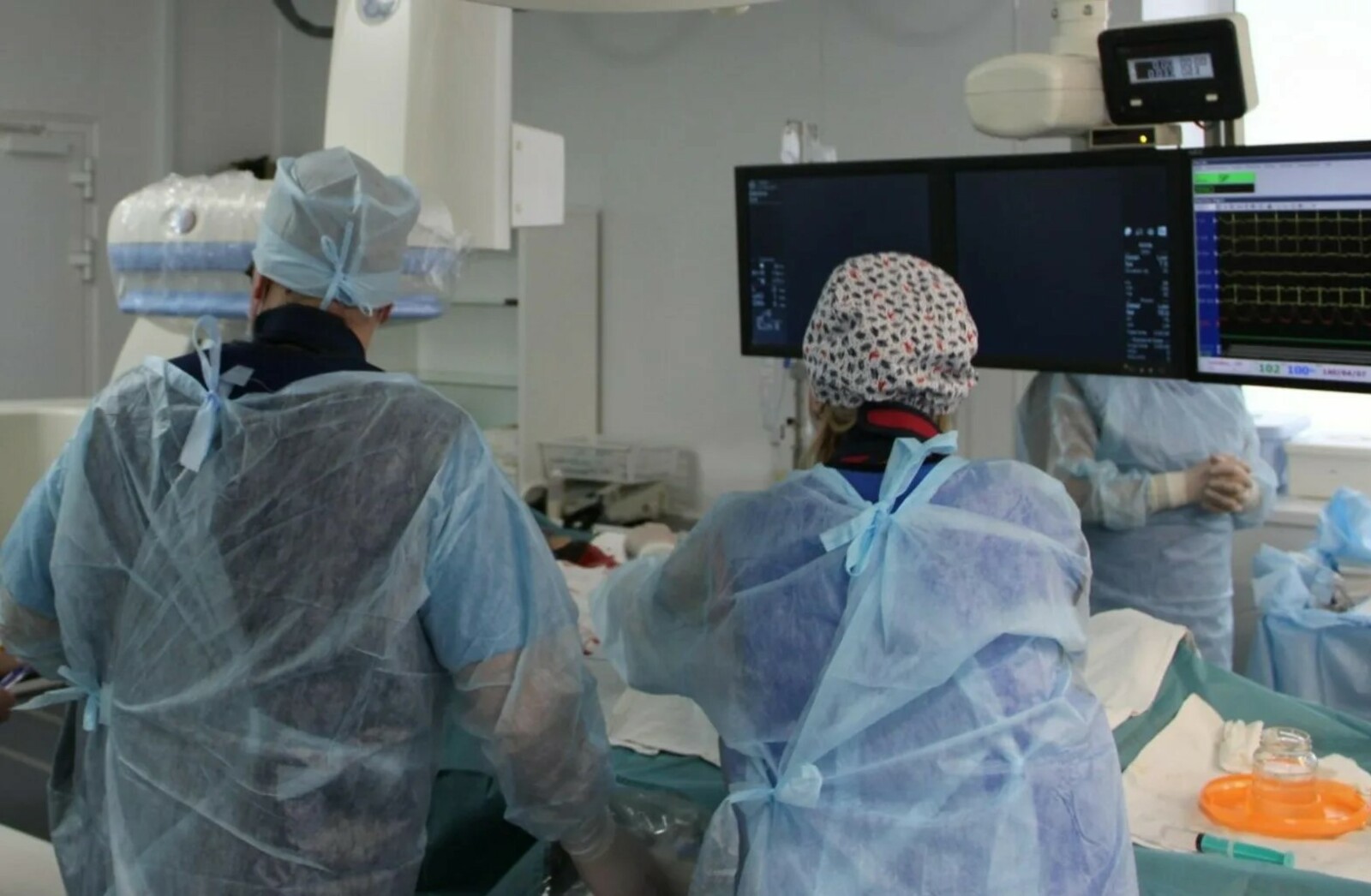 "Үземә операция ясаганнарын читтән карап тордым..."